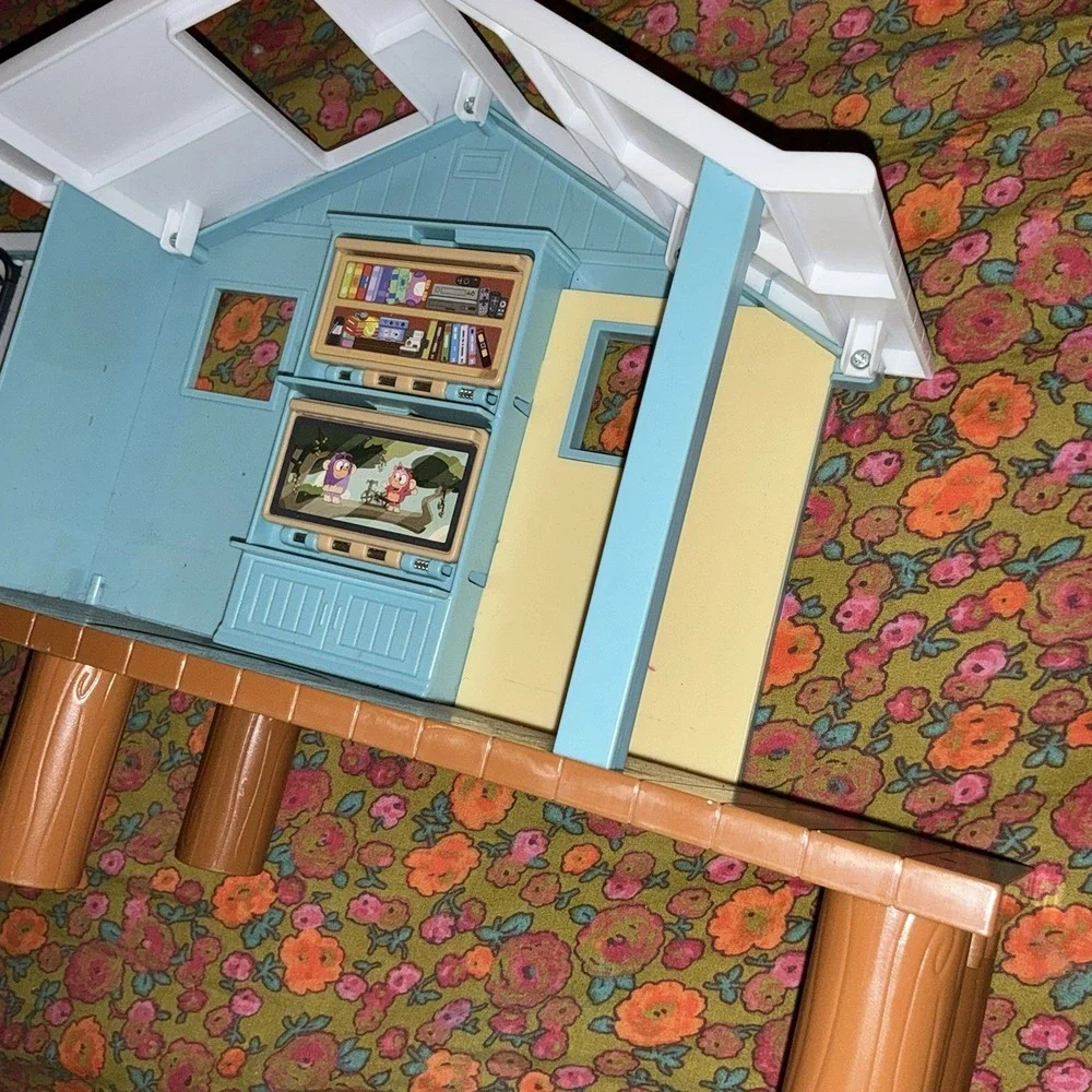 Bluey Ultimate Beach Cabin Beach House Only Dollhouse